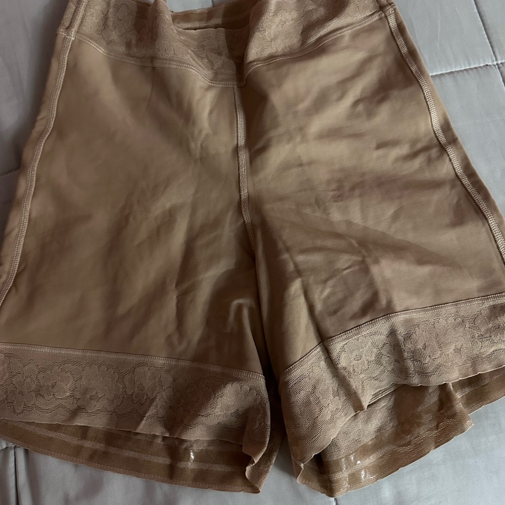 Chic Tan Lace Women's Skorts